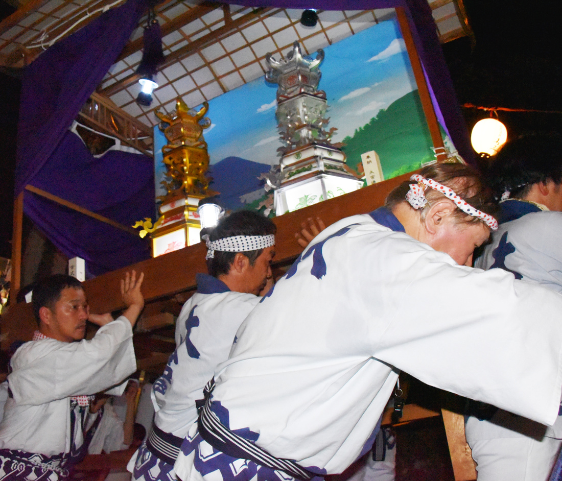 上がり燈籠石段下